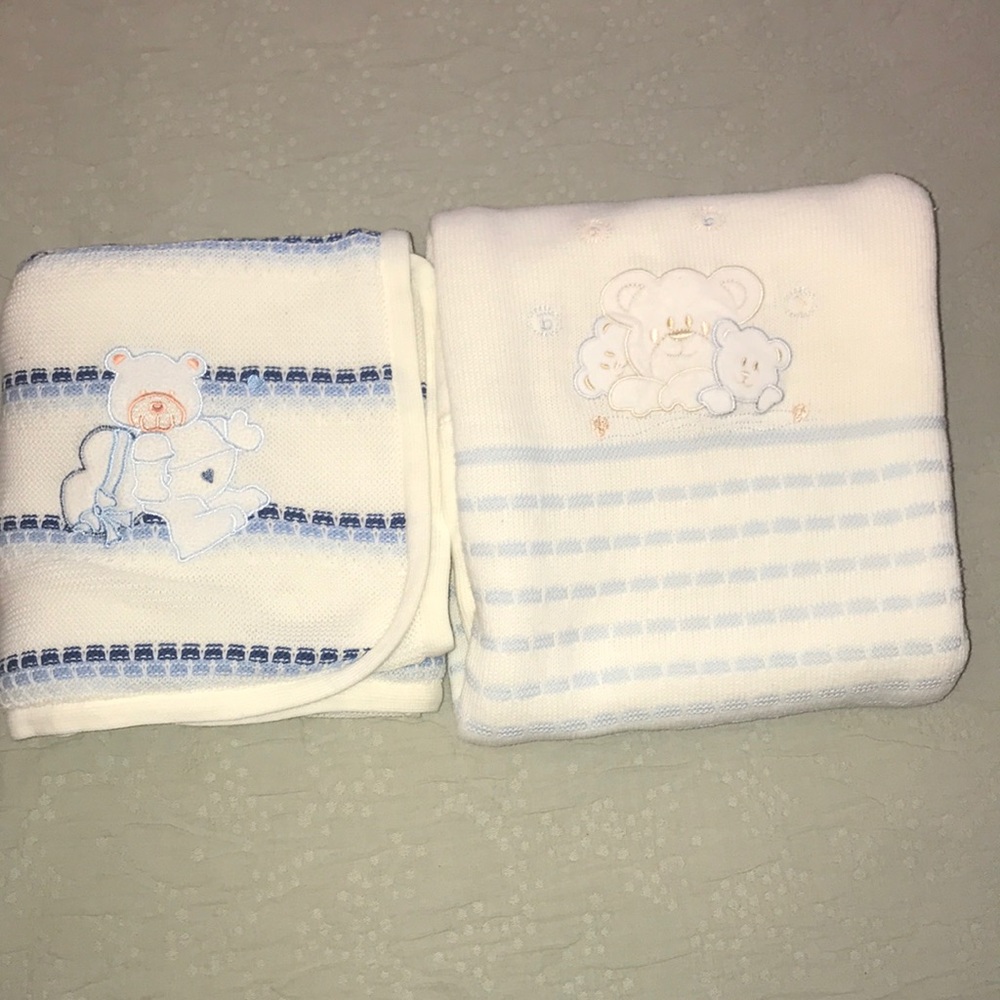 2 baby crib blankets